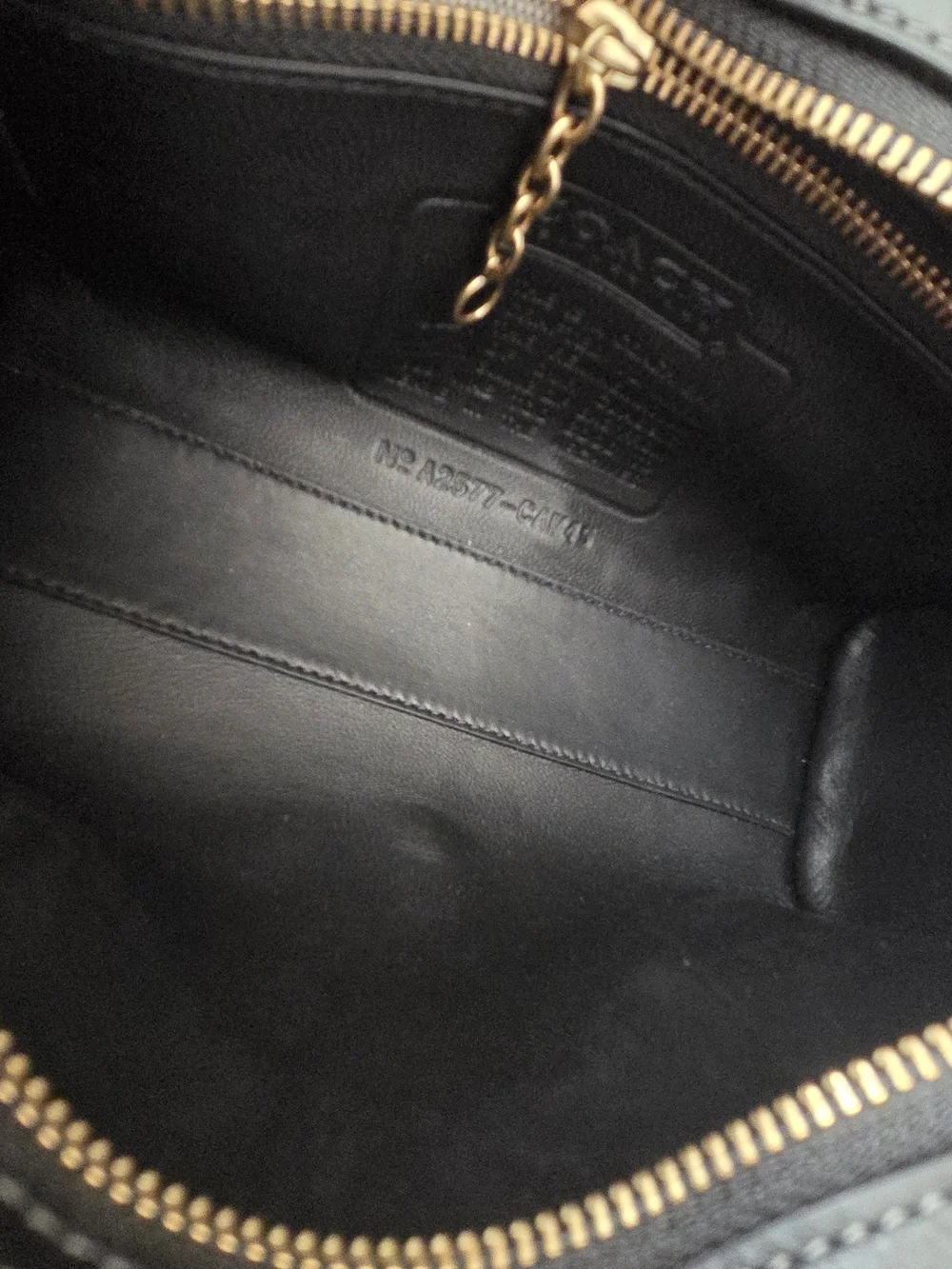 Coach Swing Zip Bag 20 Black/Brass